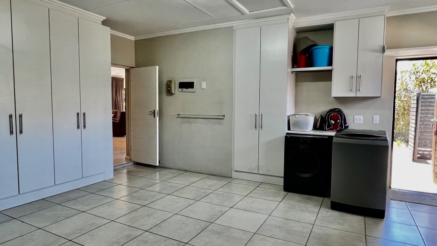 3 Bedroom Property for Sale in Earls Court Lifestyle Estate Western Cape